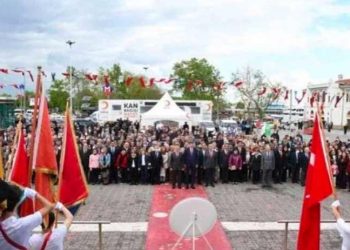 CHP Kadıköy İlçe Teşkilatı'nın 19 Mayıs törenine, MHP’li bir grup saldırdı
