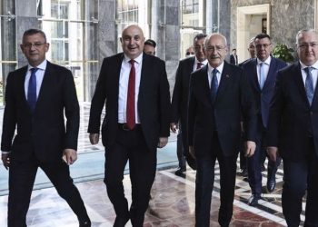 CHP'den 102 vekille saha çalışması: 2023 seçimleri için nabız tutulacak