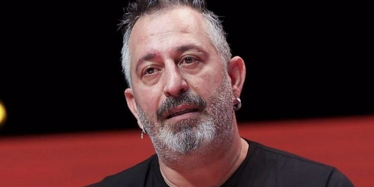 Cem Yılmaz'dan Erşan Kuneri hakkında olumsuz yorum yapan takipçisine: Boş işleri bırak gülüm