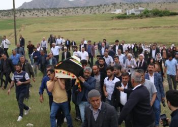 Cezaevinde yaşamını yitiren Abdullah Ece kitlesel törenle defnedildi
