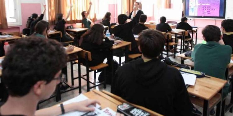 Cumhurbaşkanı'na hakaret ile suçlanan öğrenciler okullarından gözaltına alındı