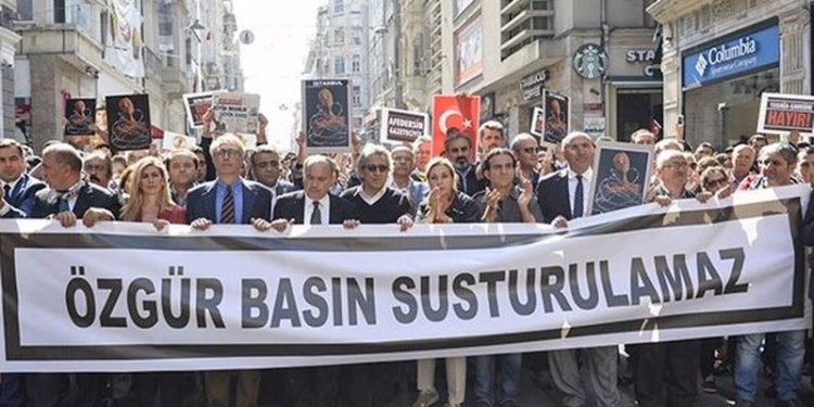 DFG nisan ayı raporu: 9 gazeteciye gözaltı, 16 habere erişim engeli