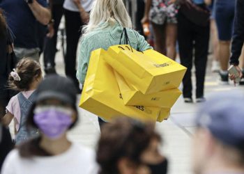 DSÖ: 50 ülkede artan vakalar Kovid-19'un istikrarsızlığını gösteriyor