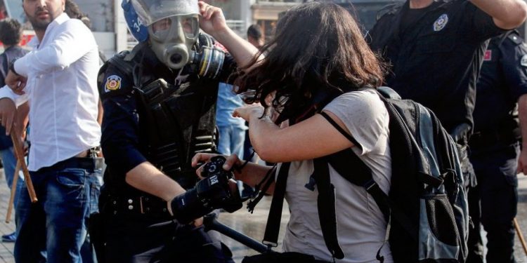 Danıştay, polisin ses ve görüntüsünün alınmasını engelleyen genelgenin yürütmesini durdurdu