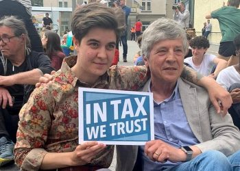 Davos'ta milyonerlerin aykırı sesi: 'Bizden daha çok vergi alın'