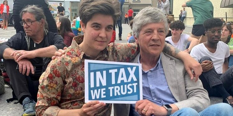 Davos'ta milyonerlerin aykırı sesi: 'Bizden daha çok vergi alın'