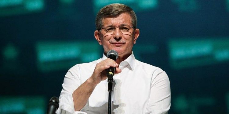 Davutoğlu’ndan NATO çıkışı: Türkiye kapıyı kapatmamalı