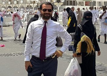 Devletin parasıyla umre yapan Akit temsilcisi: Mekke'de çok resmi bir Hacı; üstelik Yakışıklı