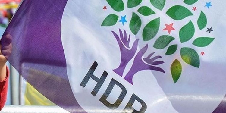 Diyarbakır'da HDP PM üyesinin de aralarında bulunduğu 10 kişi tutuklandı