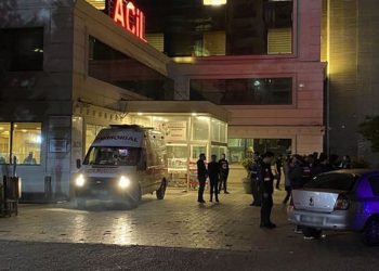 Diyarbakır'da otomobile silahlı saldırı: 2 ölü, 3 yaralı