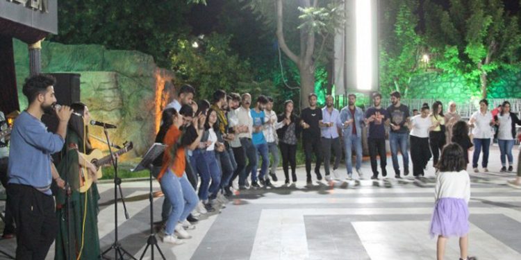 Diyarbakır’da coşkulu Kürt Dil Bayramı finali
