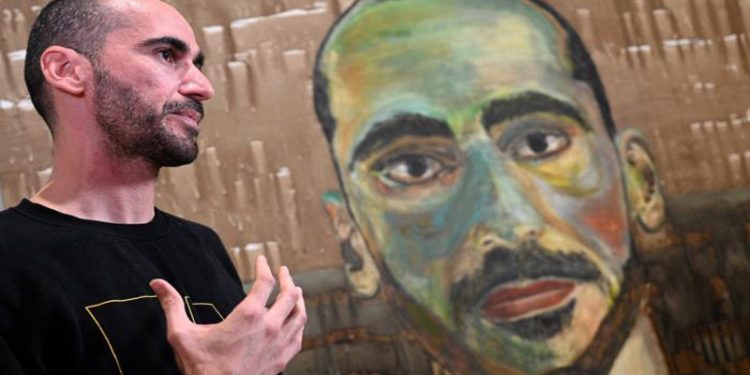 Diş fırçasıyla yaptığı resim, Avustralya'nın en iyi ödülü için finale kaldı