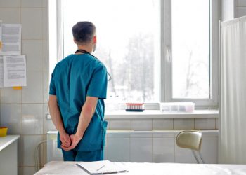 Doktorlar göçüyor: ‘3 bin hekim yurt dışına gitme planı yapıyor’