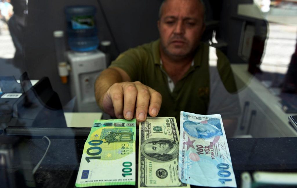 Dolar 16 TL sınırına dayandı, Euro 16,80’i aştı