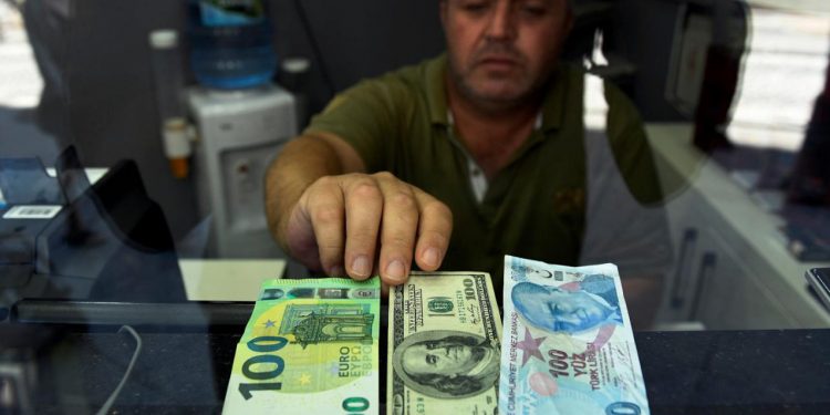 Dolar 16 TL sınırına dayandı, Euro 16,80’i aştı