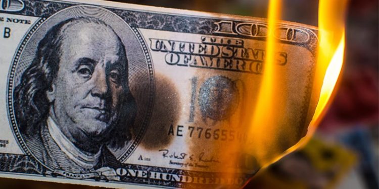 Dolar yeni günde 15,20 TL seviyesinde: TL'de kademeli değer kaybı bekleniyor