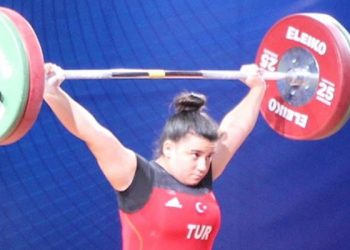 Dünya Gençler Halter Şampiyonası'nda Dilara Narin, dünya şampiyonu oldu