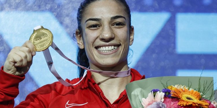 Dünya Kadınlar Boks Şampiyonası'nda Ayşe Çağırır altın madalya kazandı
