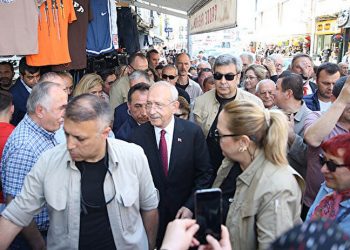 Düzce'de Kemal Kılıçdaroğlu’na, 'Burası Kandil değil, Düzce. Yanlış gelmişsin' diyen iki kişi AKP'li çıktı