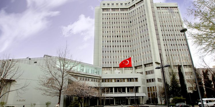 Dışişleri, ABD Büyükelçiliği’nin vatandaşlarına uyarısına benzeri bir metinle cevap verdi