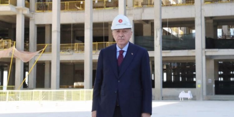 Ekonomistler 'konut müjdesinin' arka planını anlattı: 'Açız' diyene 'beton yiyin' yanıtı