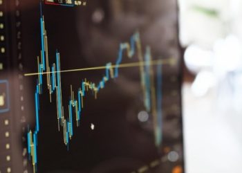 'Ekonomiyi zayıflatmakla' su&ccedil;lanan gazeteciler beraat etti