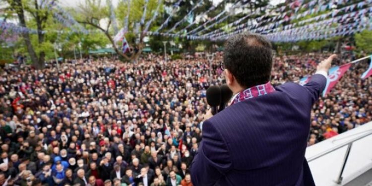 Ekrem İmamoğlu hakkında suç duyurusu