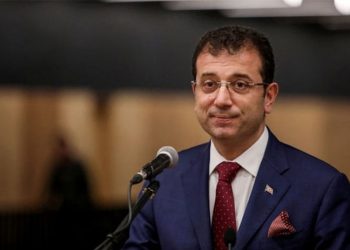 Ekrem İmamoğlu’nun Karadeniz gezisi öncesinde afişler yırtılıyor