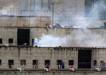 Ekvador'da cezaevinde çıkan isyan ve çatışmalarda 43 mahkum yaşamını yitirdi