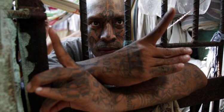 El Salvador'da 50 günde 30 bin kişi tutuklandı