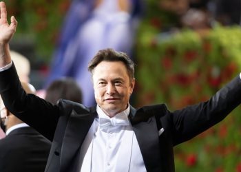 Elon Musk, Twitter'ın şirket ve hükümetler için ücretli olabileceğini açıkladı