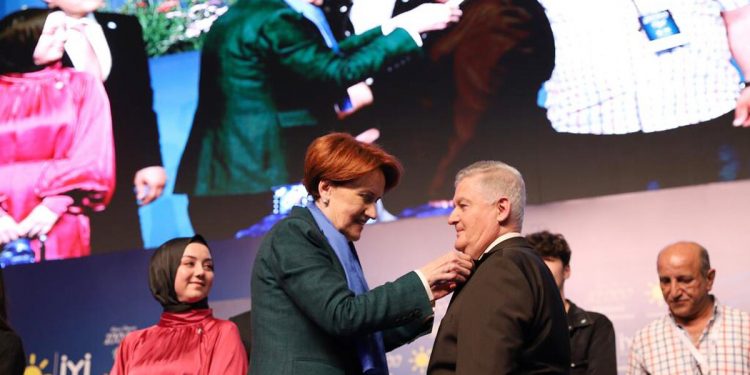 Emekli Albay Ahmet Zeki Üçok, yargılamalardan ‘kaçmak’ için mi İYİ Parti’ye sığındı?