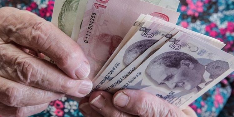 Emekli ikramiyesi 4 yılda 250 dolardan 74 dolara düştü!