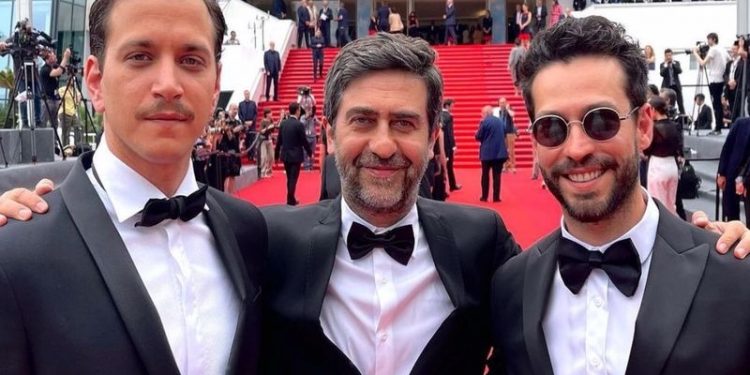 Emin Alper Cannes sahnesinde, tutuklu Çiğdem Mater'e teşekkür etti: Gülünç bir dava
