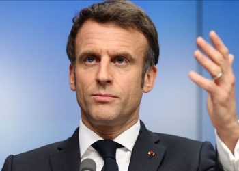 Emmanuel Macron, AB'ye pararel yeni bir topluluğun kurulmasını önerdi