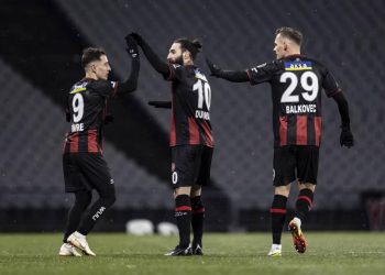 Emre Mor hamlesi; Ali Koç'tan Vefa'da transfer görüşmesi