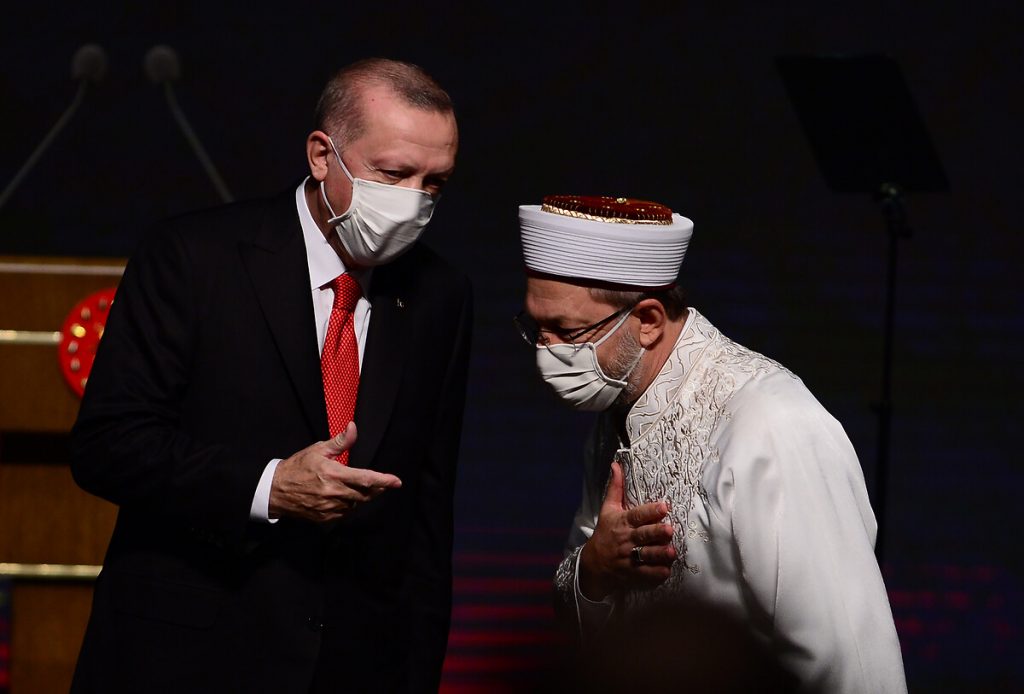 Erdoğan ‘şükürsüzlükten’ şikayetçiydi, Diyanet hutbe yayınladı    