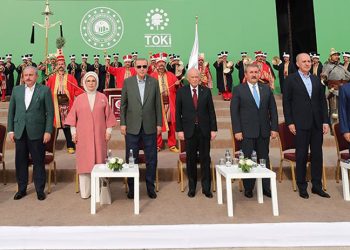 Erdoğan: 250 bin lira tazminatı Kemal'in iftira attığı vakıflara gönderdik