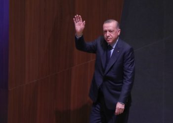Erdoğan: Aç, sefil geziyor ama rakıyı almaktan, birayı almaktan geri durmuyor