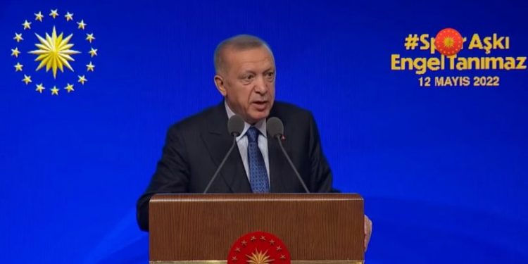 Erdoğan: Hiçkimse fikrinden, dış görünüşünden dolayı ayrımcılığa maruz bırakamaz