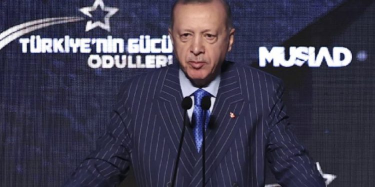 Erdoğan: Mültecilere sahip çıkacağız