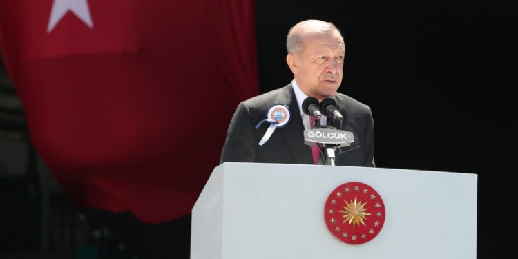 Erdoğan: NATO, İsveç'in bize karşı yaptırım uygulamasını bir kenara koyamaz
