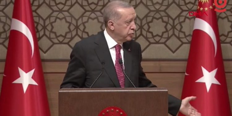 Erdoğan konuşurken mikrofon bozuldu: Uyarana kadar müdahale etmediler