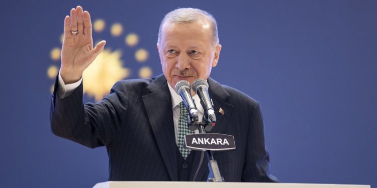 Erdoğan, İsveç Başbakanı'yla görüştü, 'terör konusunda somut adım atılmasını' istedi