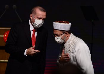 Erdoğan ‘şükürsüzlükten’ şikayetçiydi, Diyanet hutbe yayınladı    