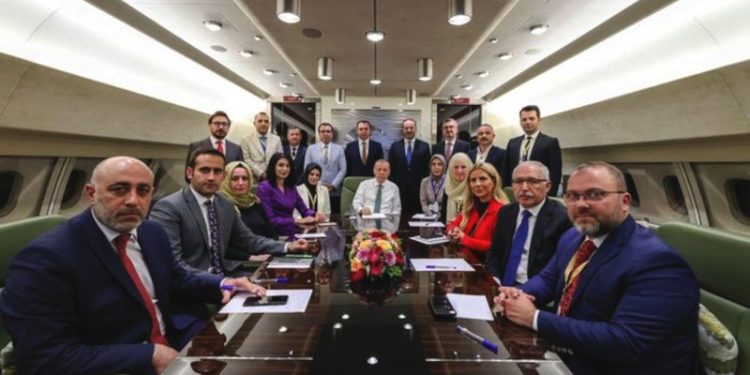 Erdoğan'dan uçakta 'operasyon' sinyali: Bir gece ansızın onların tepelerine inmeye mecburuz