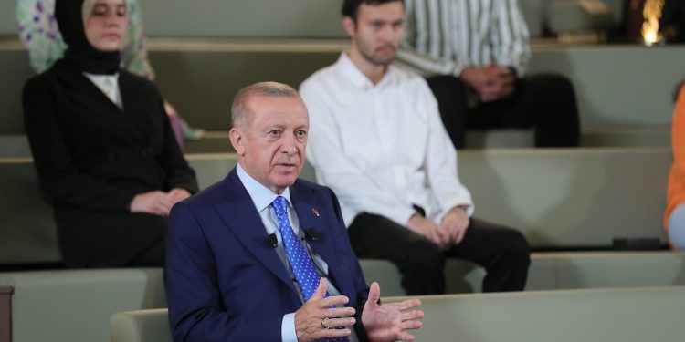 Erdoğan’dan yeni Atatürk Havalimanı açıklaması: Bir ihtimal pistleri kaldırmayacağız