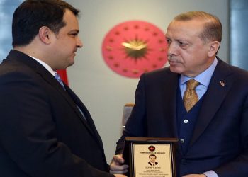 Erdoğan’ın ödüllendirdiği eski kayyım AKP’den istifa edip DP’ye geçti