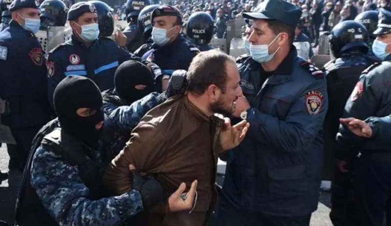 Ermenistan’da Paşinyan'ı protesto eden 180 eylemci gözaltına alındı