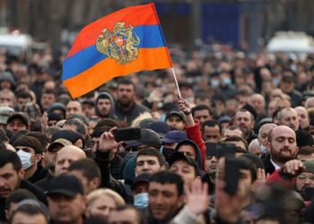 Ermenistan'da protestocular hükümet binasına girmeye çalıştı: 100'den fazla gözaltı